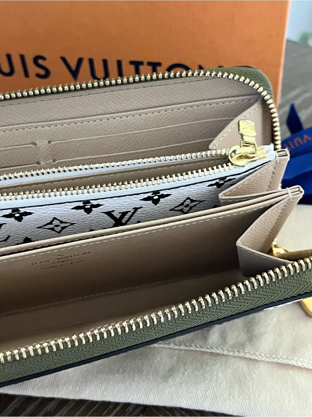 Louis Vuitton Monogram Giant Zippy Wallet